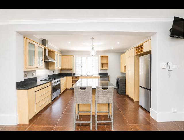 4 BEDROOM HOUSE FOR SALE IN ESSENWOOD